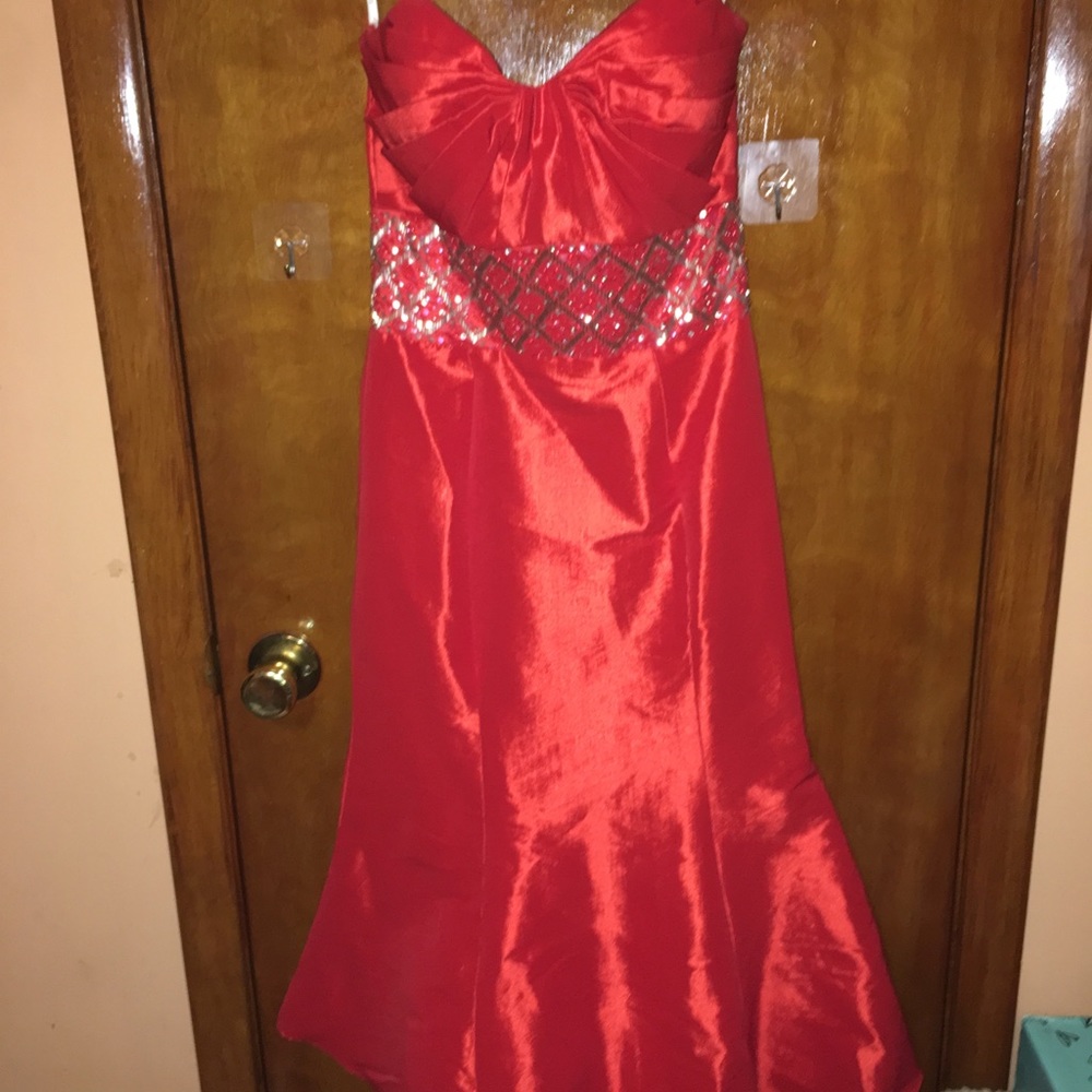 Red Midi strapless formal trumpet dress. Sz. 2